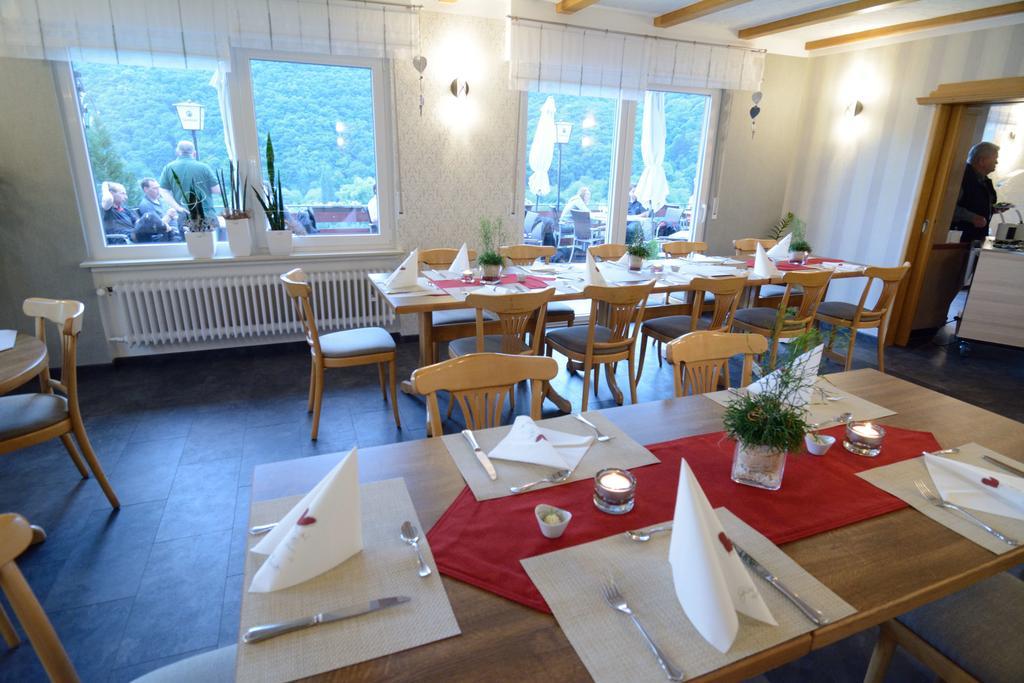 Hotel-Restaurant-Weingut Kapellenhof Klotten Esterno foto