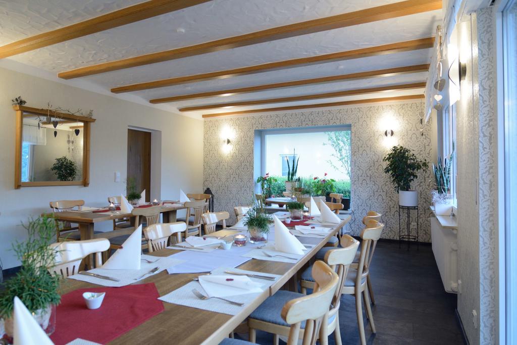Hotel-Restaurant-Weingut Kapellenhof Klotten Esterno foto