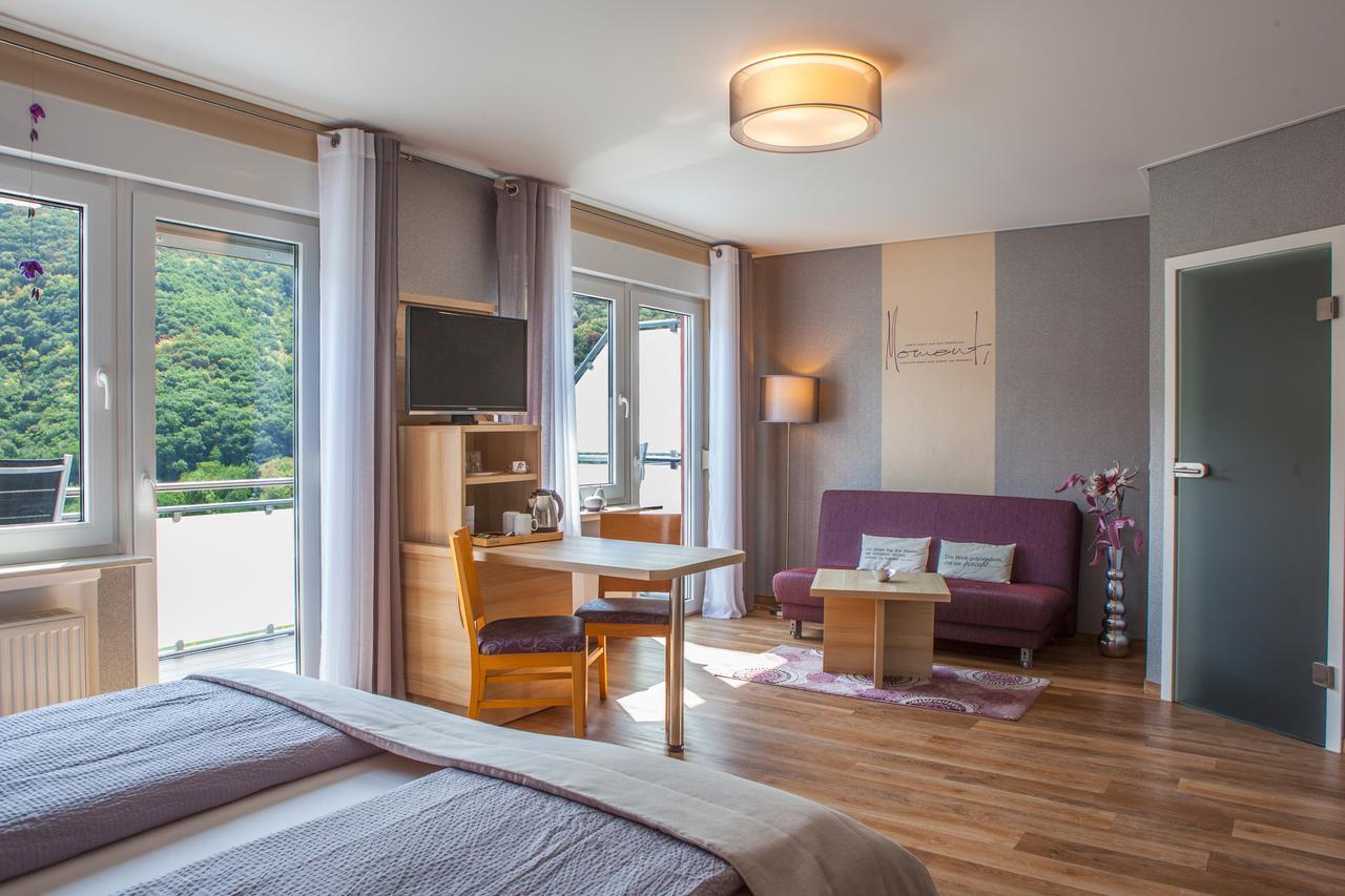 Hotel-Restaurant-Weingut Kapellenhof Klotten Esterno foto
