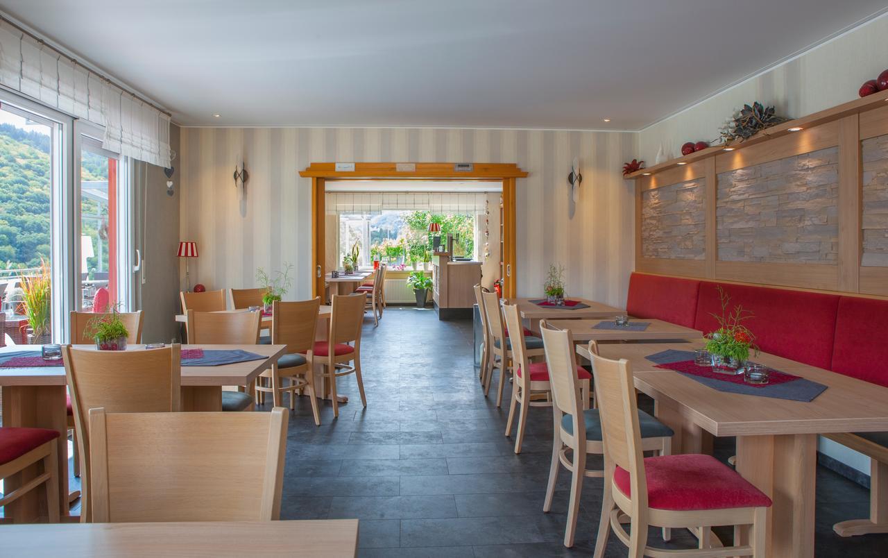 Hotel-Restaurant-Weingut Kapellenhof Klotten Esterno foto