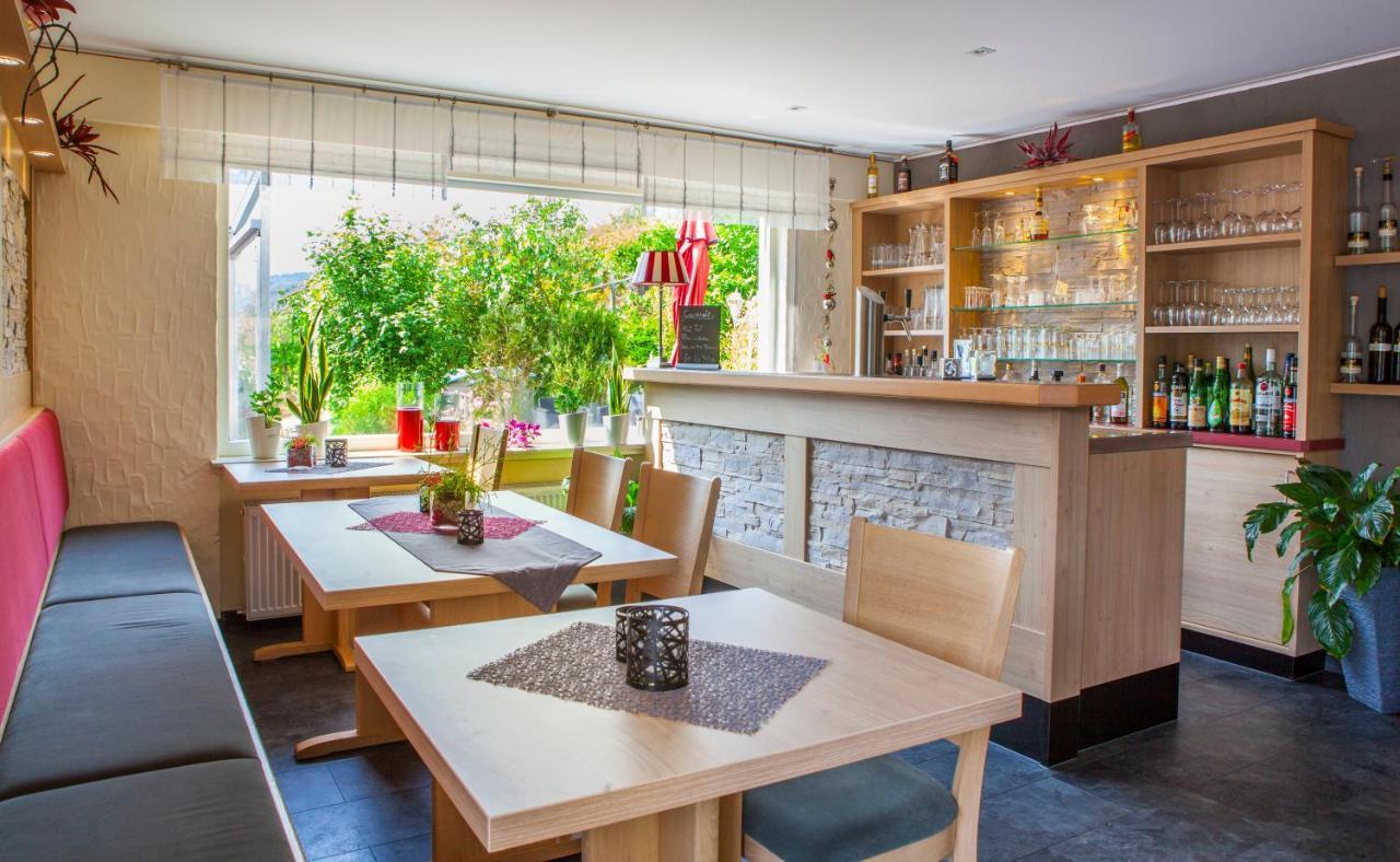 Hotel-Restaurant-Weingut Kapellenhof Klotten Esterno foto