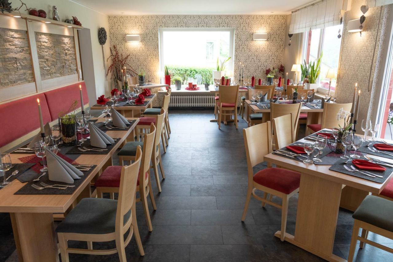 Hotel-Restaurant-Weingut Kapellenhof Klotten Esterno foto