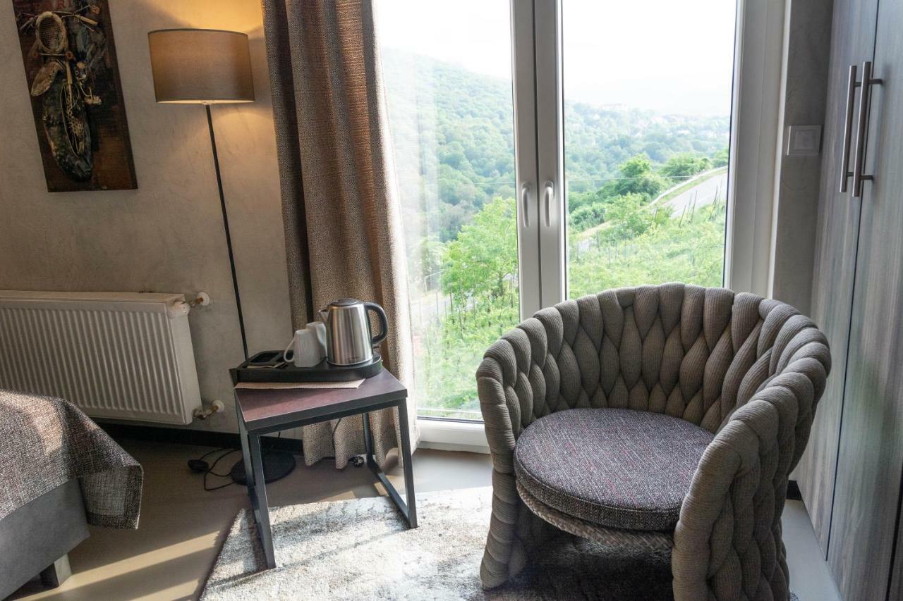 Hotel-Restaurant-Weingut Kapellenhof Klotten Esterno foto